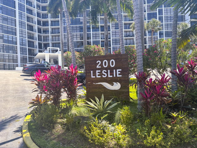 200 Leslie Condo photo 2